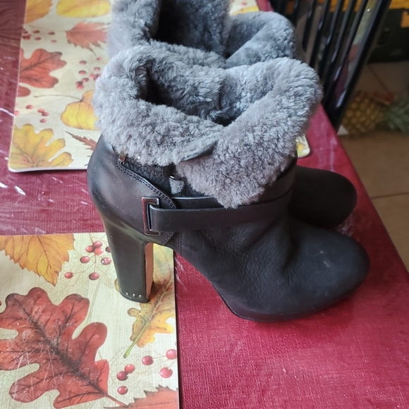 Shoes - Picture 1 of 4